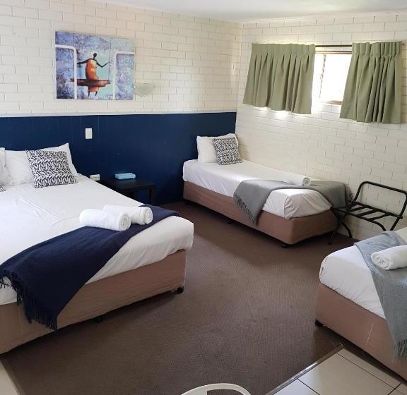 Twin Pines Motel