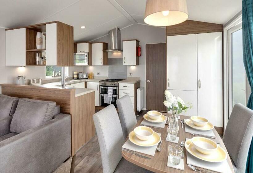 Курорт Andrewshayes Holiday Park