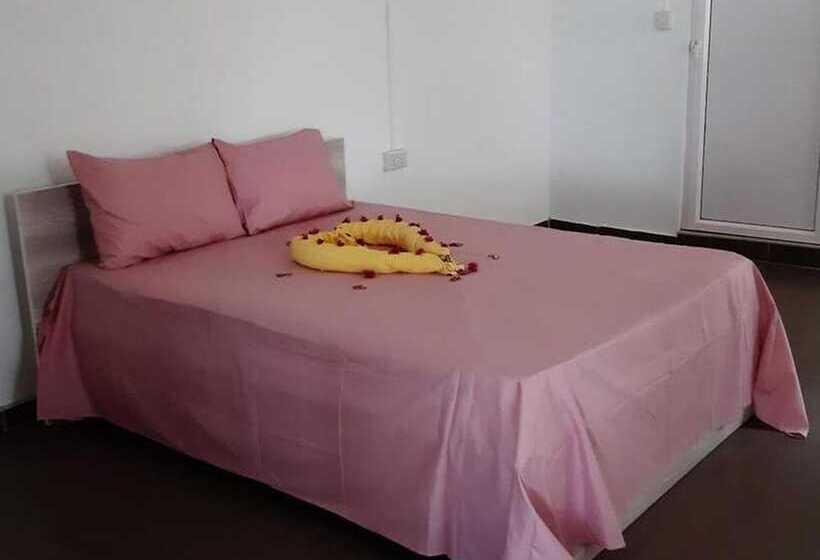 تختخواب و صبحانه A Big Room For Two People In A Nice Palais