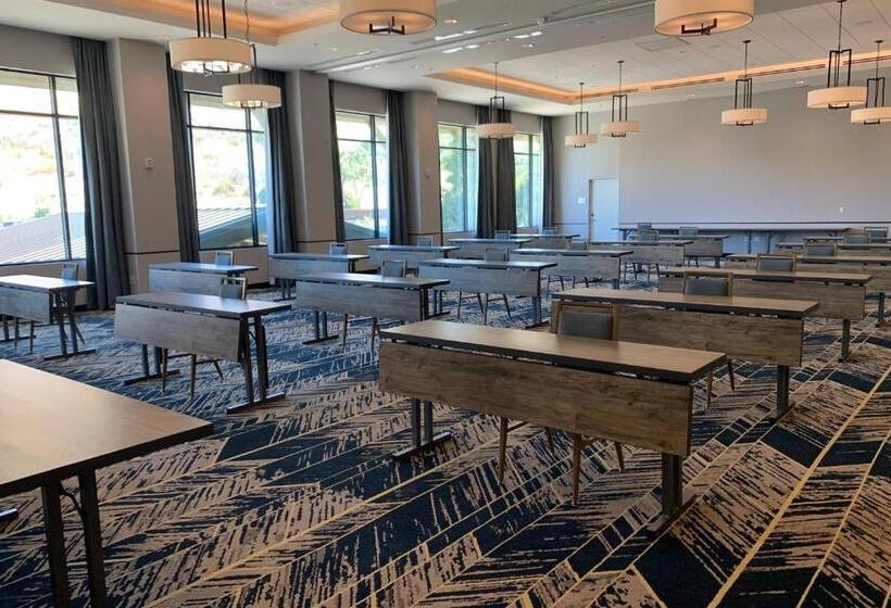 בית מלון כפרי Courtyard By Marriott Thousand Oaks Agoura Hills