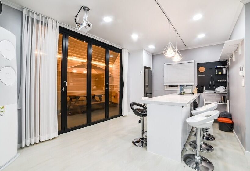 בית מלון כפרי The City