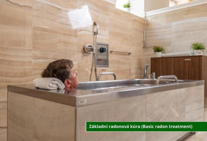 בית מלון כפרי Complex Curie