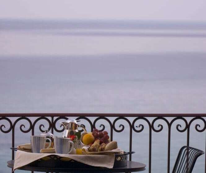 هتل Hôtel Demeure Loredana