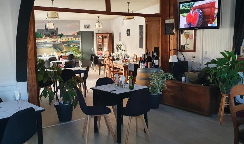 Отель Hôtel Restaurant Du Commerce