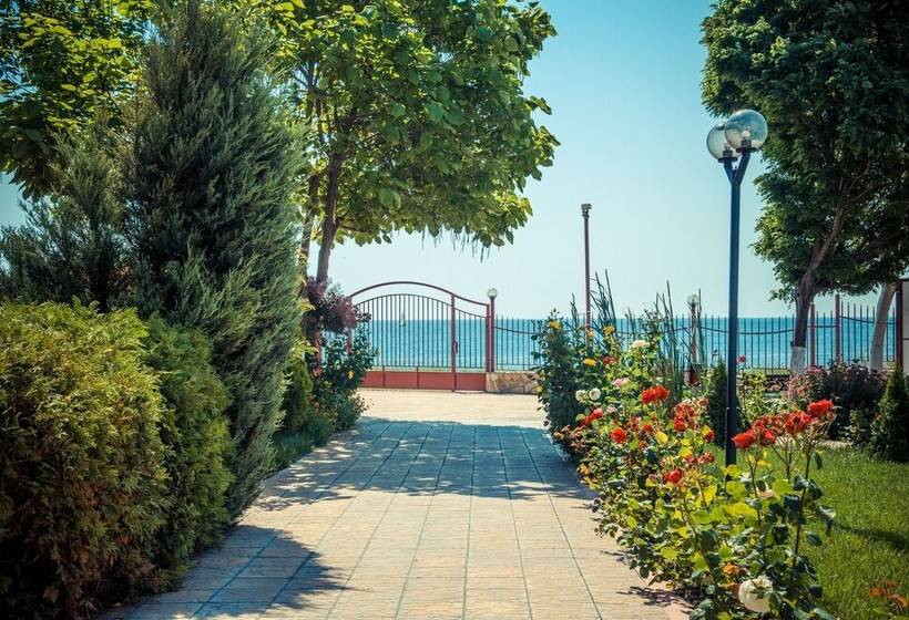 בית מלון כפרי Riviera Fort Beach