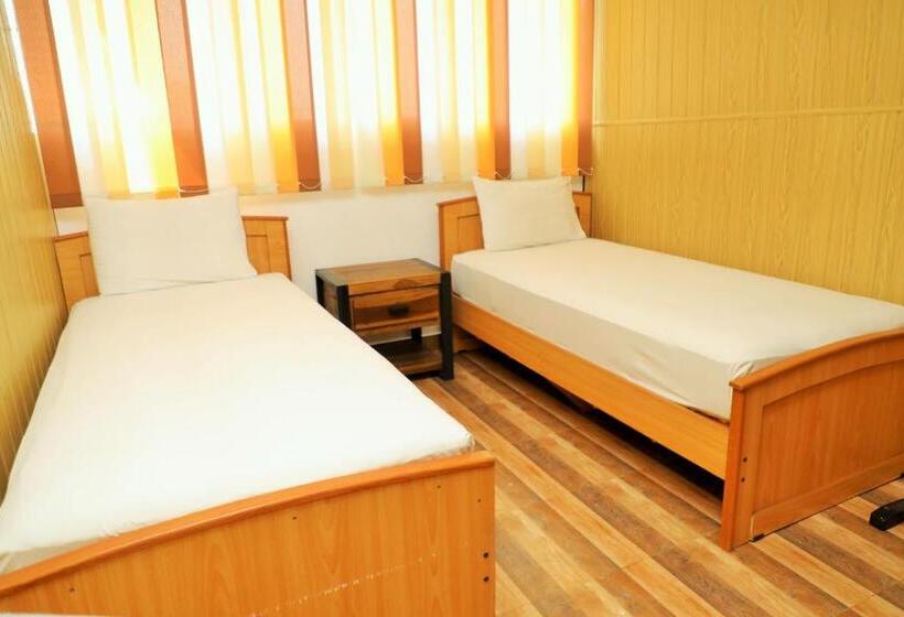 פנסיון Andorra Tourist Resort Anuradhapura