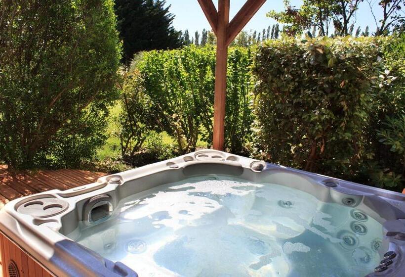 بنسيون Gite Des Carmes And Spa