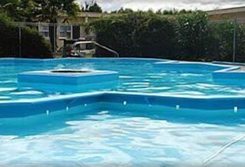 בית מלון כפרי Apple Motor Inn