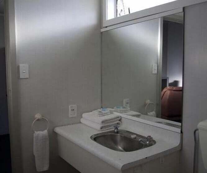 בית מלון כפרי Apple Motor Inn