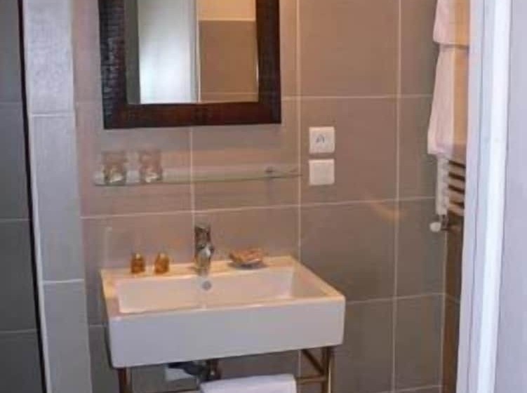 Отель Hôtel De Mirmande