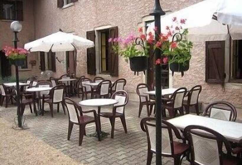 בית מלון כפרי Le Relais Des Dix Crus   Logis Hôtel B&b