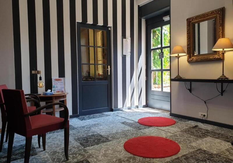 בית מלון כפרי Le Relais Des Dix Crus   Logis Hôtel B&b