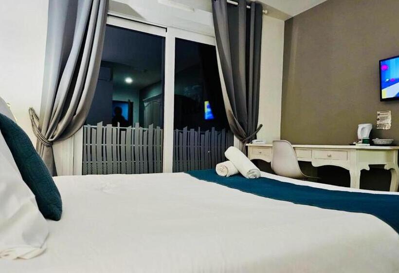 ホテル Les Demoiselles