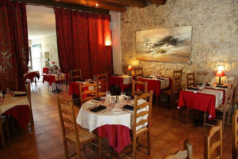 Отель Logis Hôtel & Spa Déjeunez Sous L Arbre