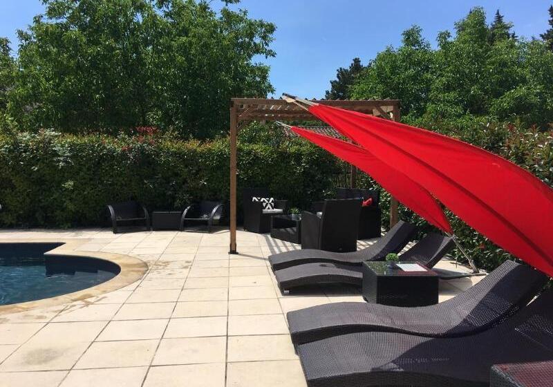 Отель Logis Hôtel & Spa Déjeunez Sous L Arbre