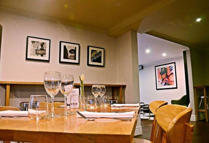 Отель The Waverley International