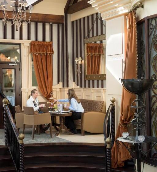 Four Seasons Hotel & Leisure Club