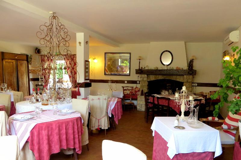 호텔 Logis Hôtel Le Clos Pité