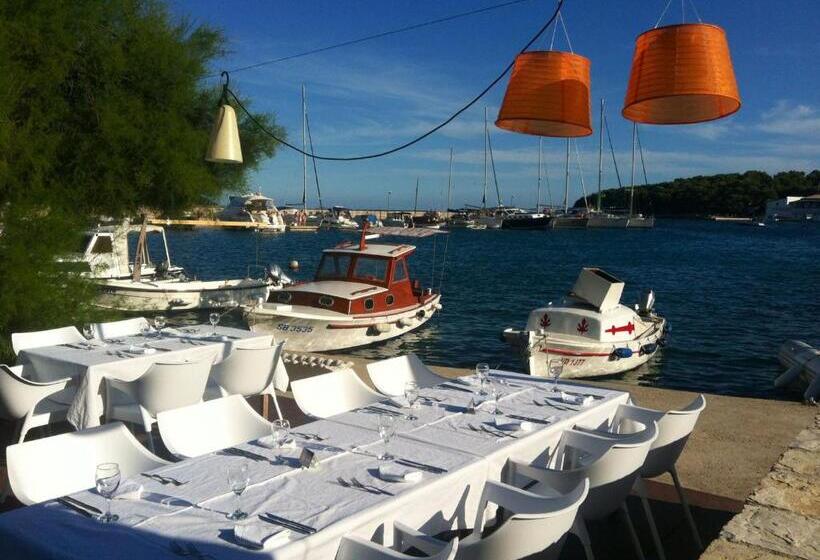 فندق Maestral