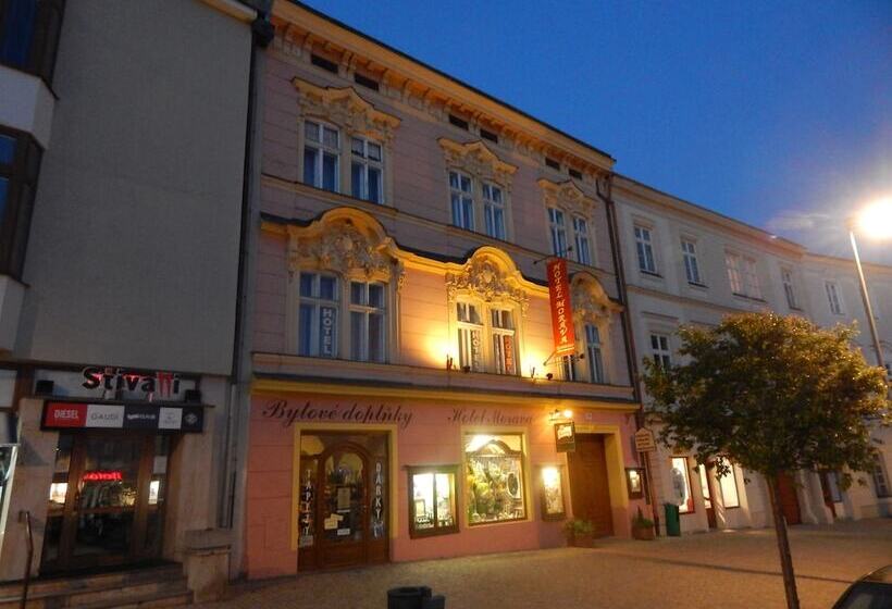 هتل Morava