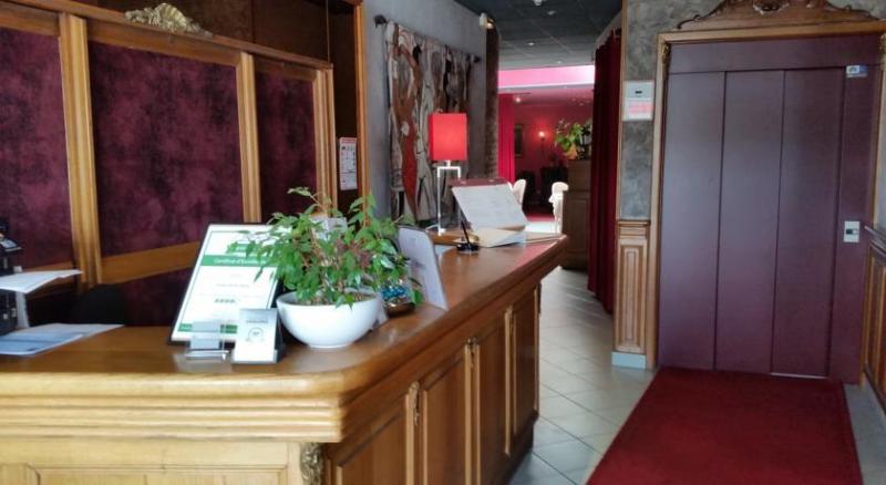 Отель Hôtel Porte Mars Reims Gare Centre Arena