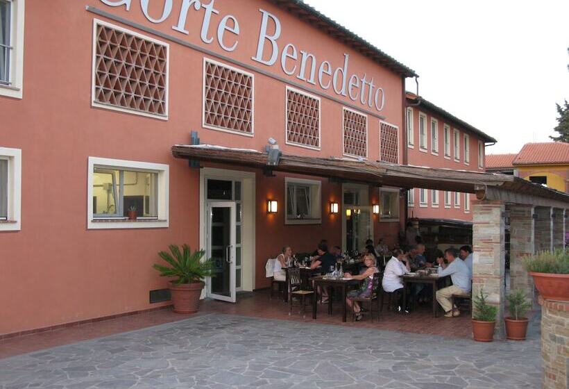 هتل Agriturismo Corte Benedetto