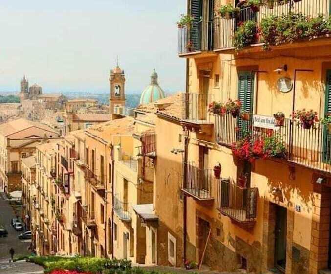 تختخواب و صبحانه Casa Tipica Siciliana Patronale Home Bedandbreakfast Tremetrisoprailcielo Camere Con Vista, Colazion