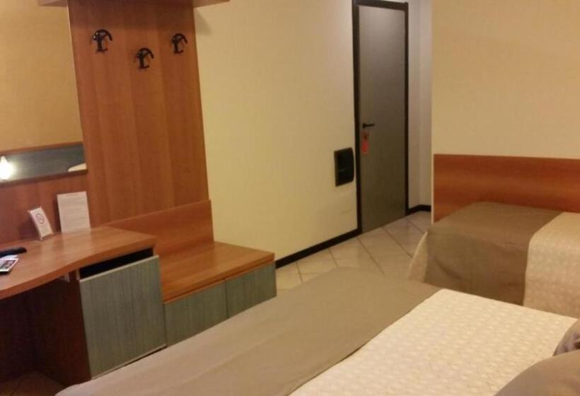 هتل Albergo Al Cacciatore