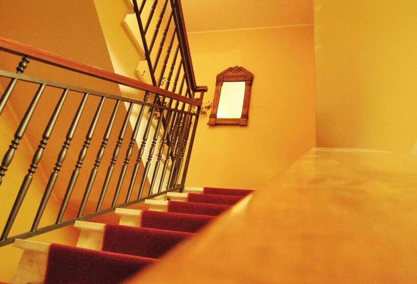 هتل Greta Rooms