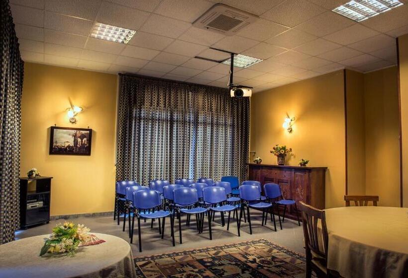 هتل Greta Rooms