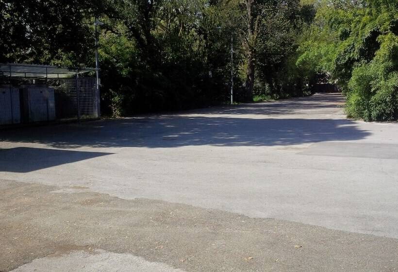 هتل Hambros Il Parco In Villa Banchieri