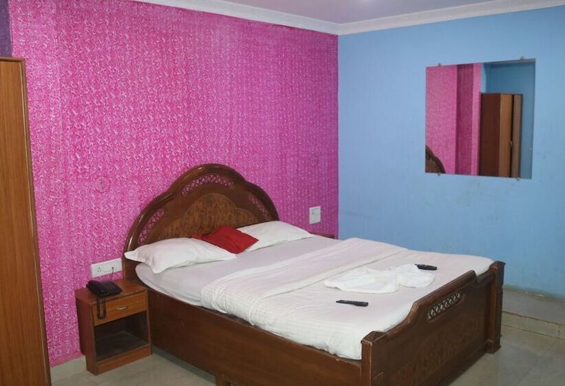 هتل Krish Holiday Inn