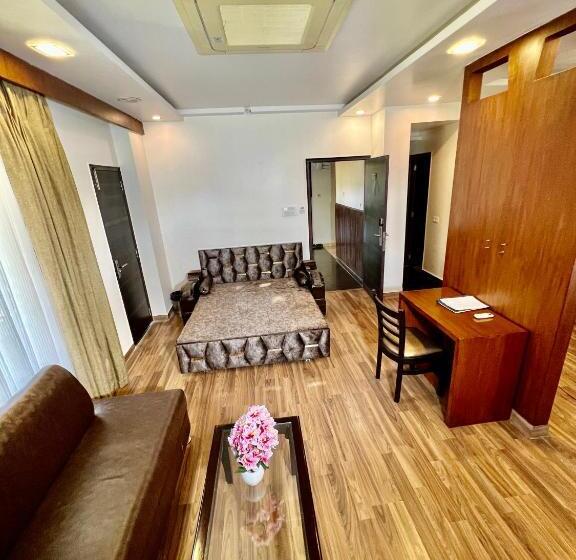 ホテル Sea Hawk Hill Resort A Luxury Boutique Resort, 20 Km From Nainital