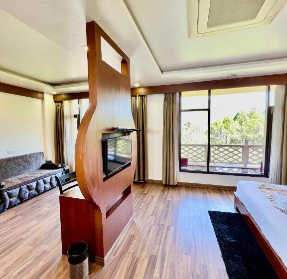ホテル Sea Hawk Hill Resort A Luxury Boutique Resort, 20 Km From Nainital