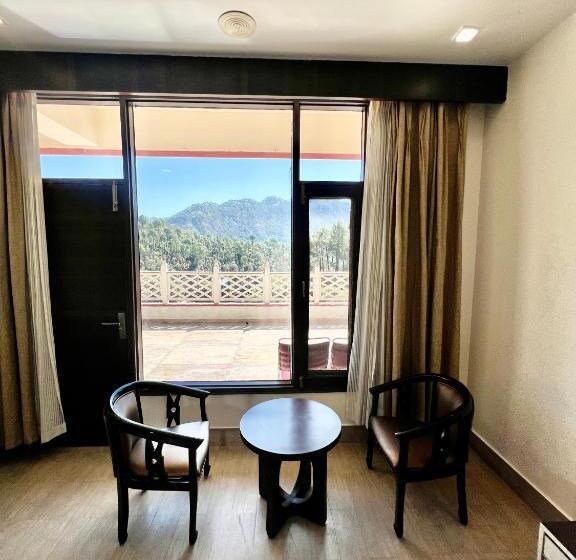 ホテル Sea Hawk Hill Resort A Luxury Boutique Resort, 20 Km From Nainital