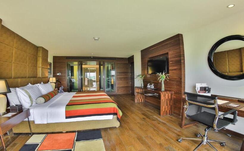 Отель The Lalit Chandigarh