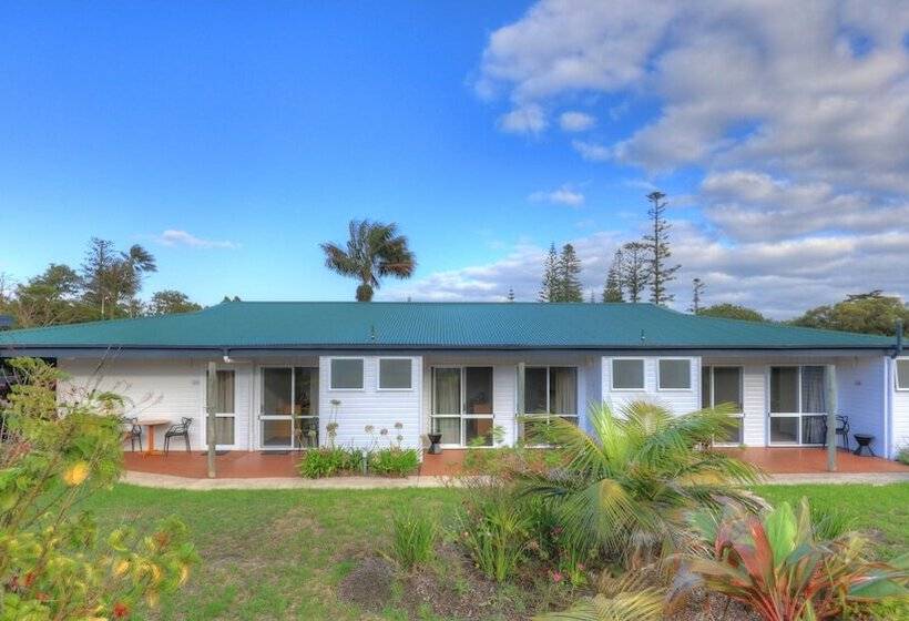 Paradise Hotel & Resort