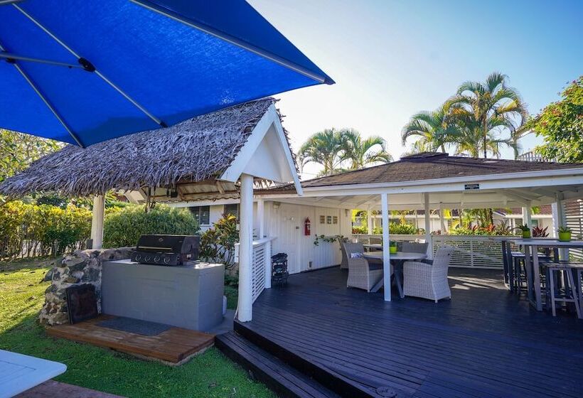 استراحتگاه The Black Pearl Beach Side Apartments