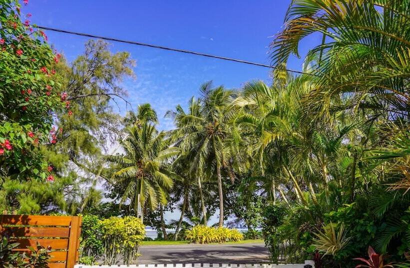 استراحتگاه The Black Pearl Beach Side Apartments