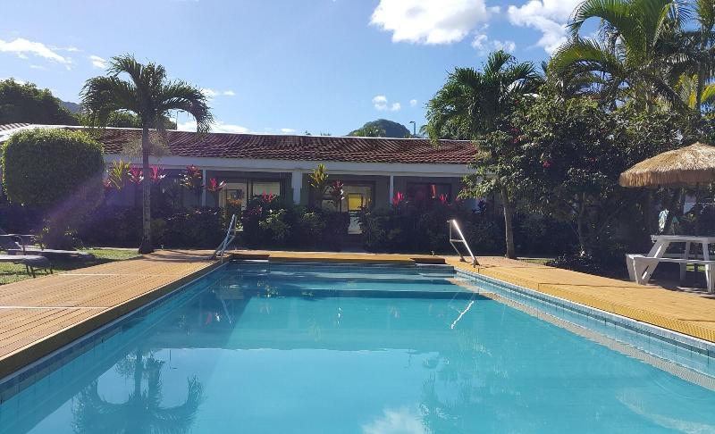 استراحتگاه The Black Pearl Beach Side Apartments