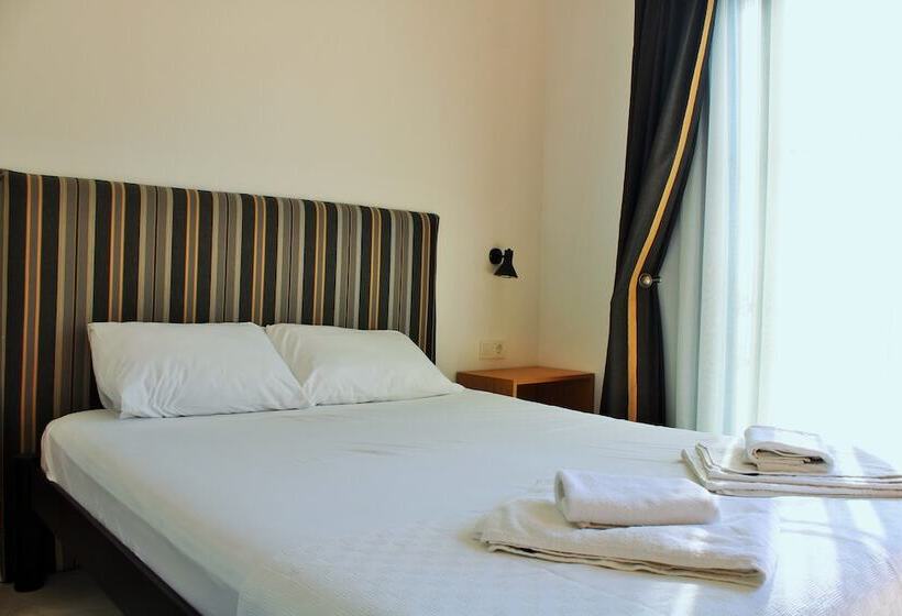 تختخواب و صبحانه Akkum Beach Otel