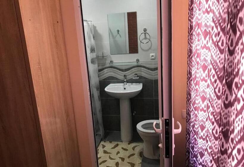 بنسيون Sitora Star Guest House