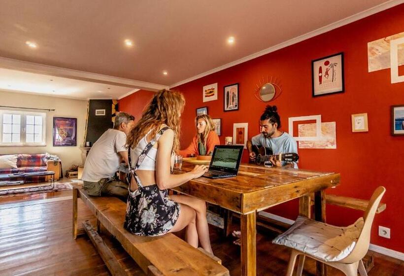 هاستل Ahoy Surf House