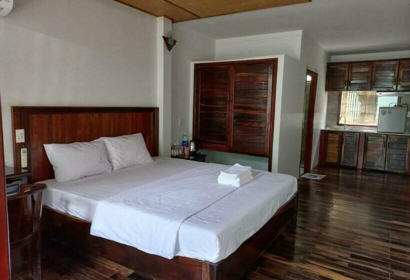 هاستل May Home