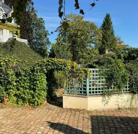 Bed and Breakfast Le Camelia A Manoir Sainte Cecile