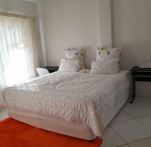 פנסיון Sunset Guesthouse   Mthatha