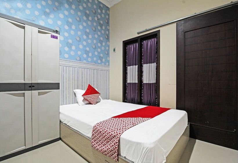 ホテル Oyo 91202 Family Guest House Syariah
