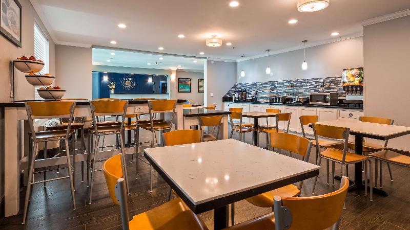 هتل Best Western Plus Moose Jaw