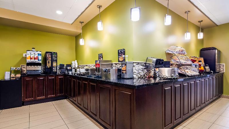 هتل Best Western Plus Moose Jaw