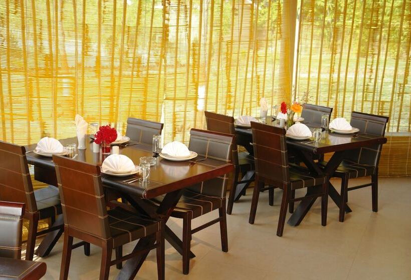 בית מלון כפרי Click Resort Corbett Tiger Den